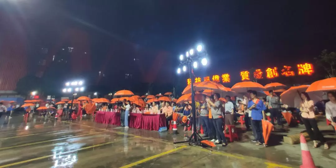 “风雨无阻，，，，，，，，党企偕行”广东尊龙官方网站首页集团献礼建党98周年文艺晚会圆满举行
