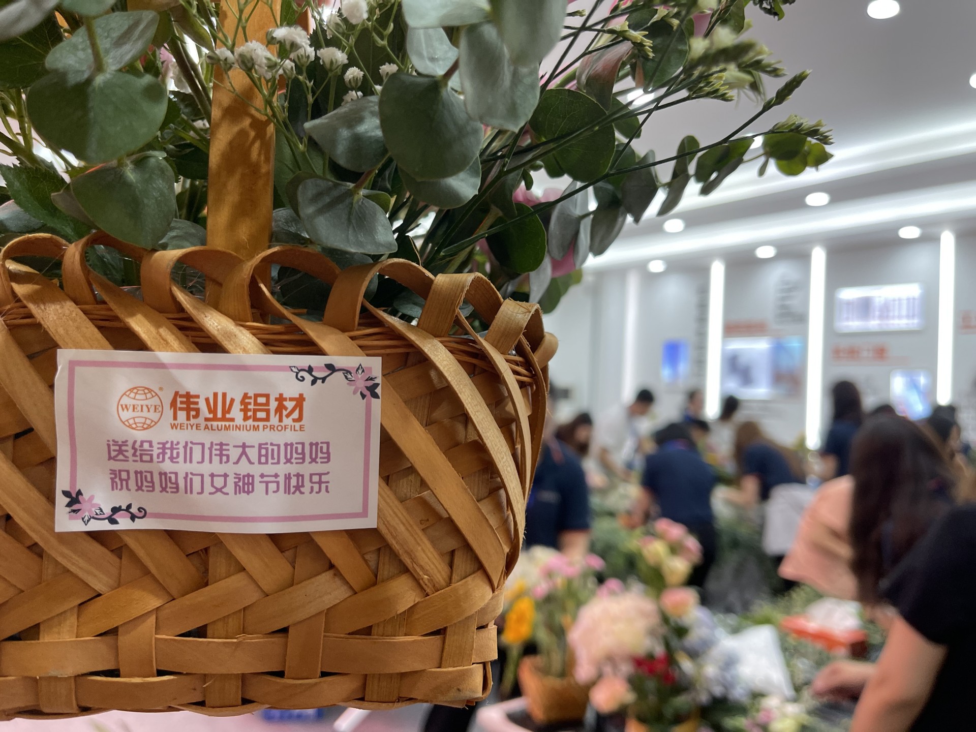 尊龙官方网站首页铝材 | 送她小花花，，，，，把爱给妈妈